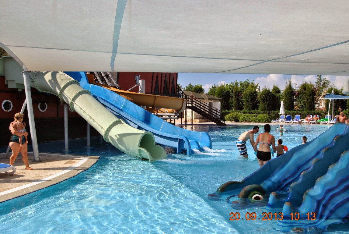 imagini hotel TITANIC LARA